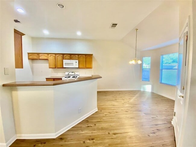 Building Photo - 196 Unity