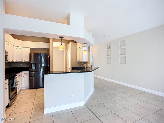 Building Photo - 4930 SW 25th Ct