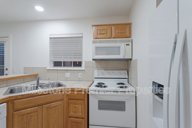 Building Photo - 1021 Rice St