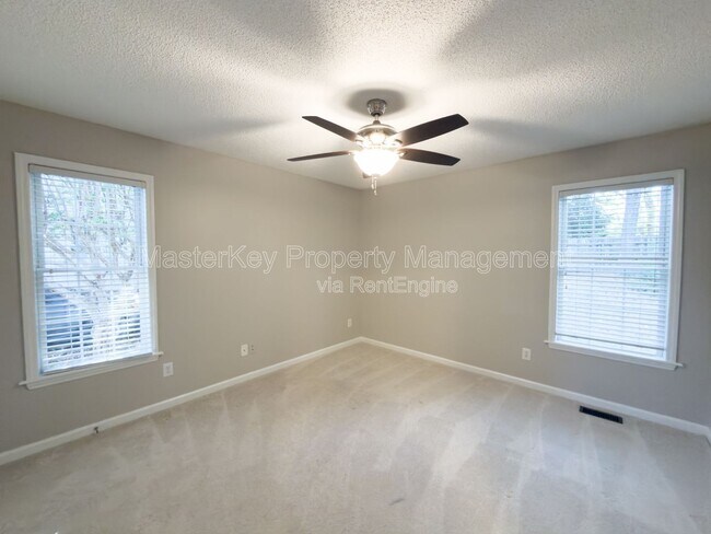 Building Photo - 251 Tillamook Dr