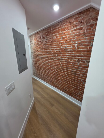 Building Photo - 6330 Saybrook Ave