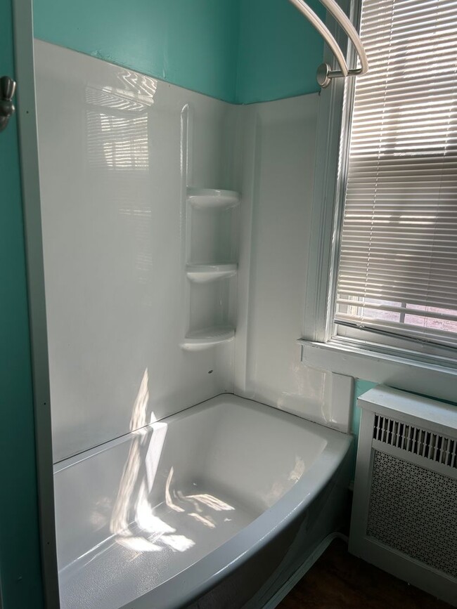 Building Photo - 475 W Market St