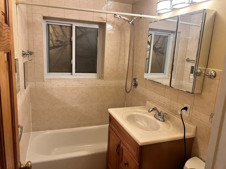 Building Photo - 20 Bryon Rd