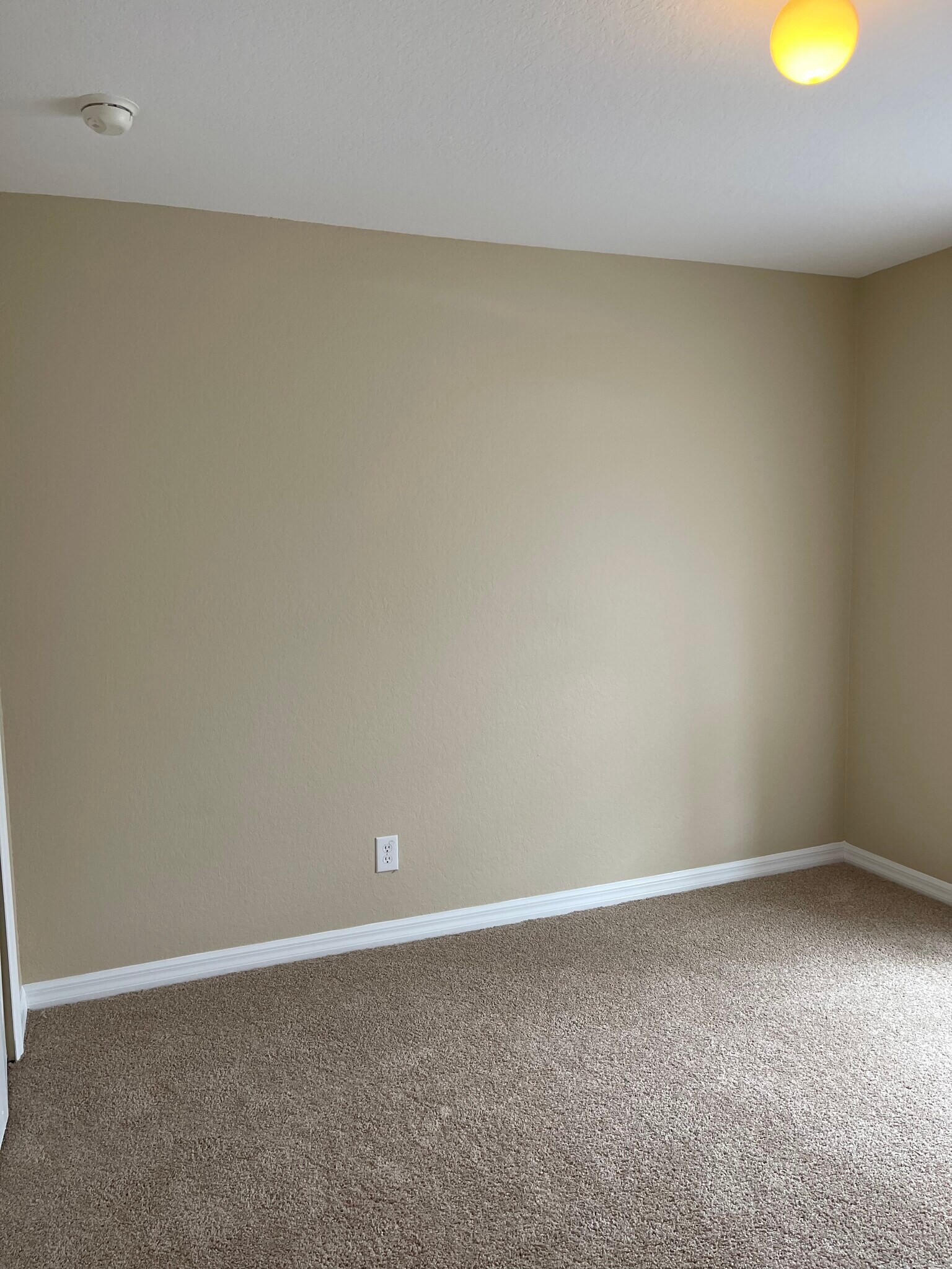 Building Photo - 14 Poplar Ct