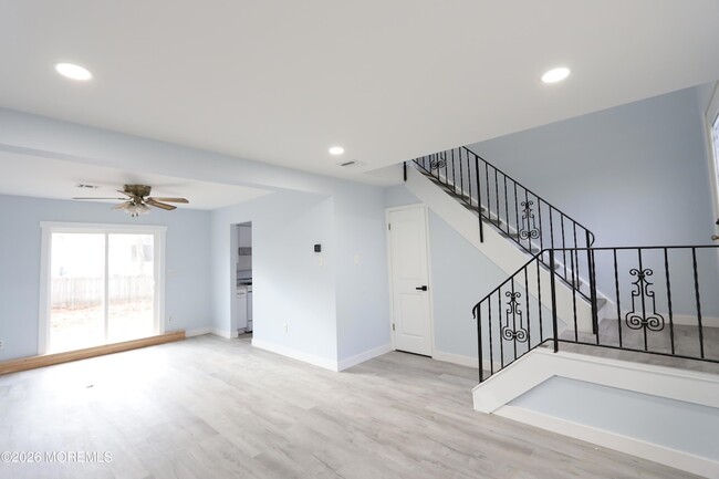 Building Photo - 21 Aster St