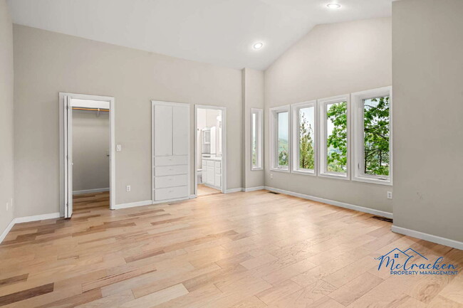 Building Photo - Stunning 3-Bedroom Home with Breathtaking ...