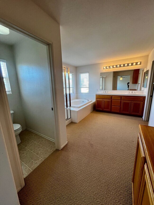 Building Photo - Spacious 4-Bedroom Murrieta Home with Loft & 3-Car Garage