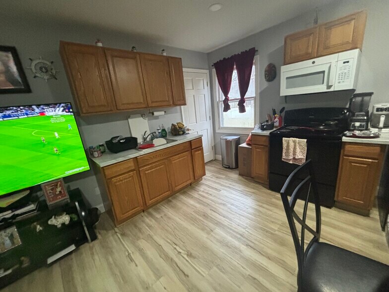 Building Photo - 63 Wedgewood Dr