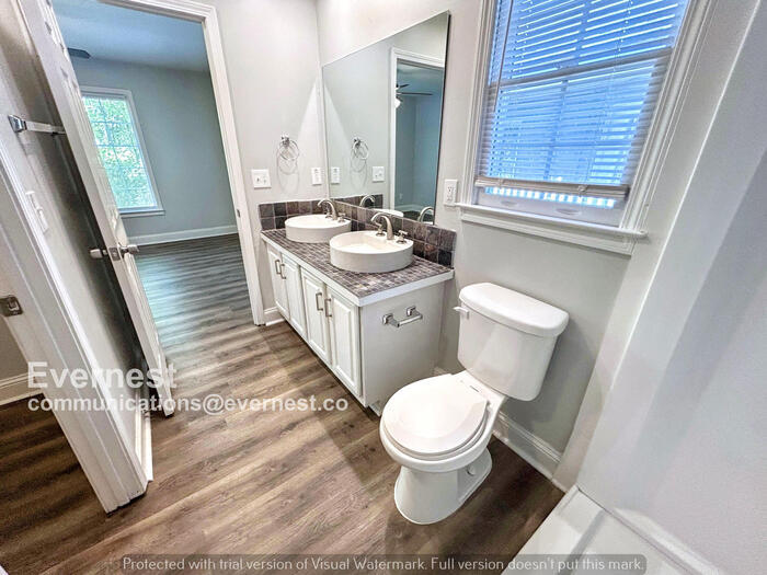 Building Photo - 992 Lena St NW