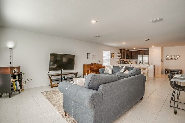 Building Photo - 6329 Becker Ave