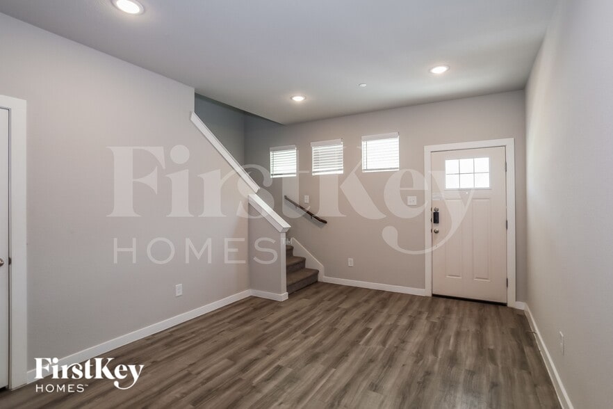 Building Photo - 613 Ava Trl