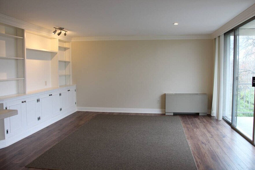 Building Photo - 1512 S Arlington Ridge Rd