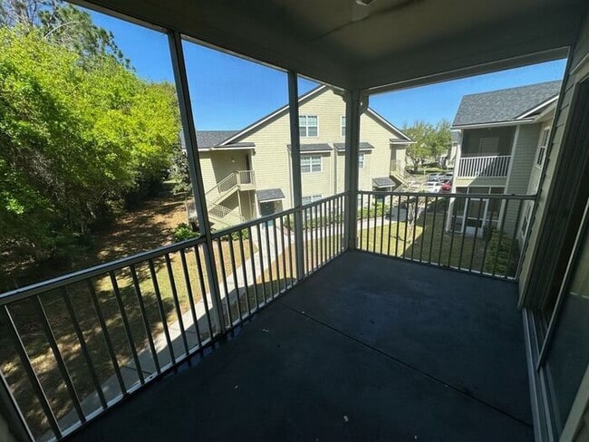 Building Photo - Beautiful 3 bed 3 bath town home