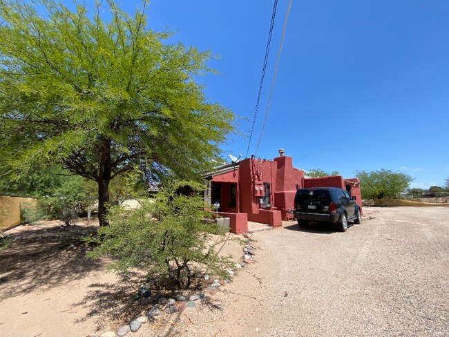 Building Photo - 3326 N Fontana Ave