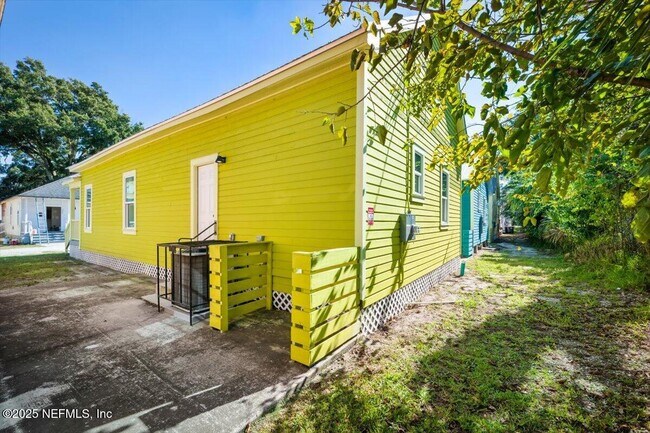 Building Photo - 1946 Redell St