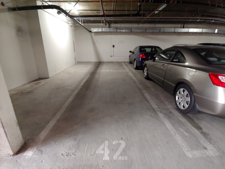 Building Photo - 654 N Virgil Ave