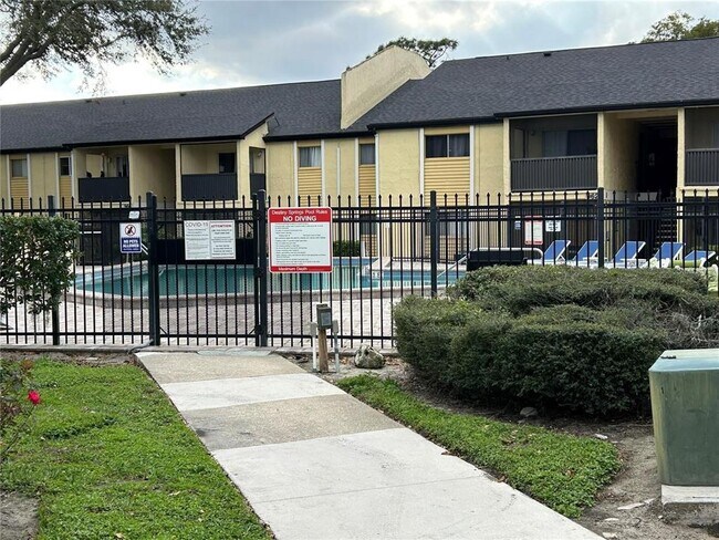 Building Photo - 946 N Lake Destiny Rd