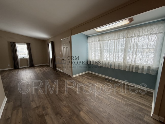 Building Photo - 1004 E Cornell Rd