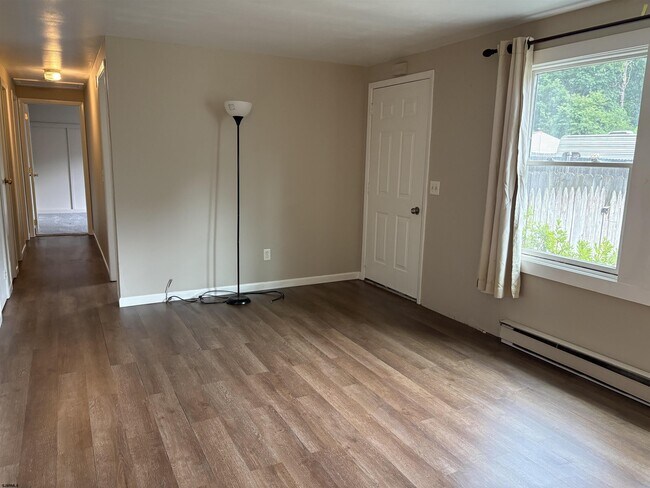 Building Photo - 409 Spruce Ave