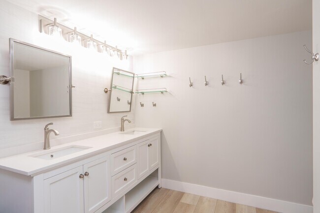 Building Photo - 3200 S Ocean Blvd