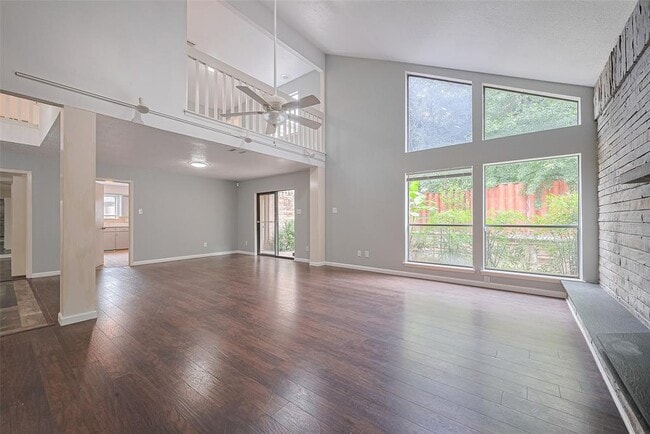 Building Photo - 2107 Shadowbriar Dr