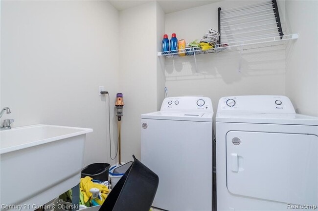 Building Photo - 2090 Addison Cir