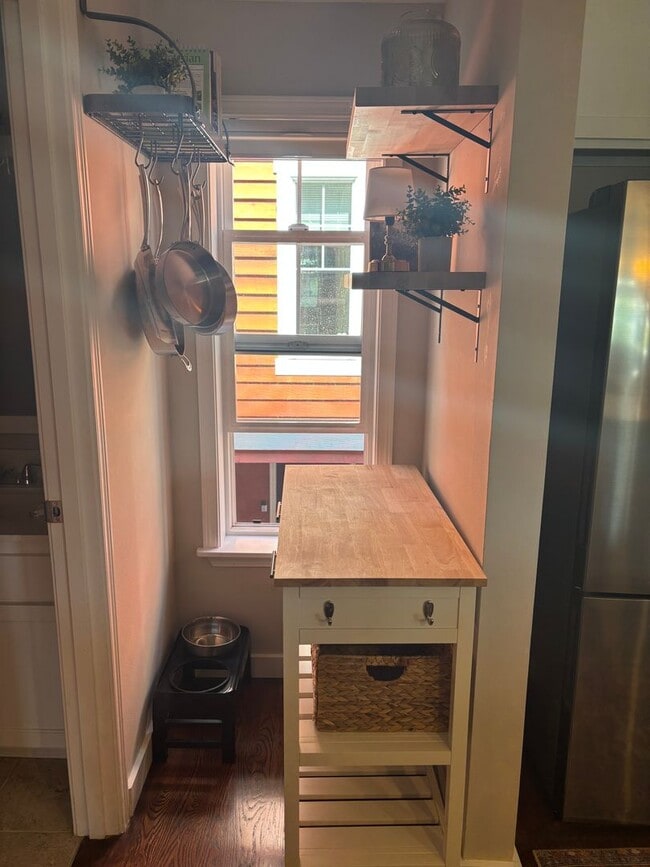 Building Photo - Ballard Townhouse