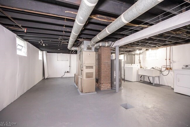Building Photo - 3436 W 91st St