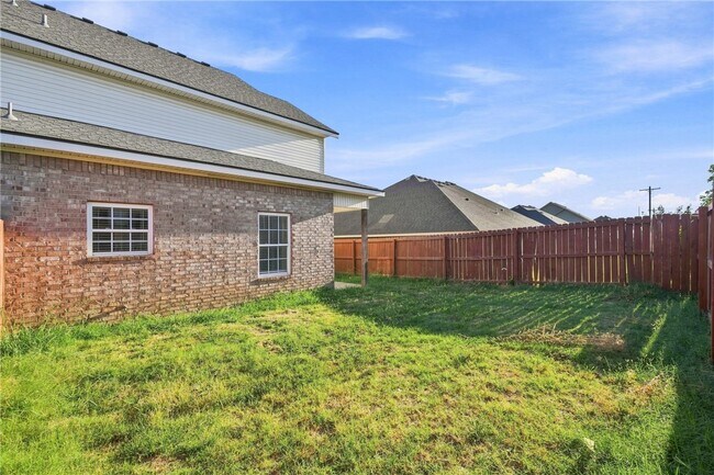 Building Photo - 3207 SW Deerfield Blvd
