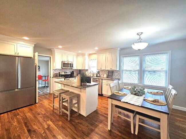 Building Photo - 3 Bedroom home minutes from Prisma Health and Downtown Greenville