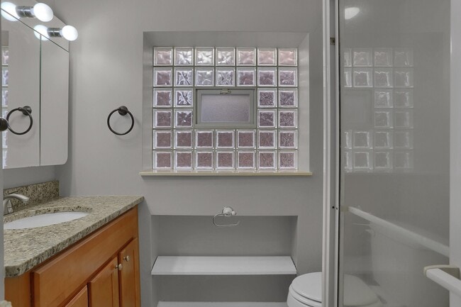 Building Photo - 5036 Tholozan Ave