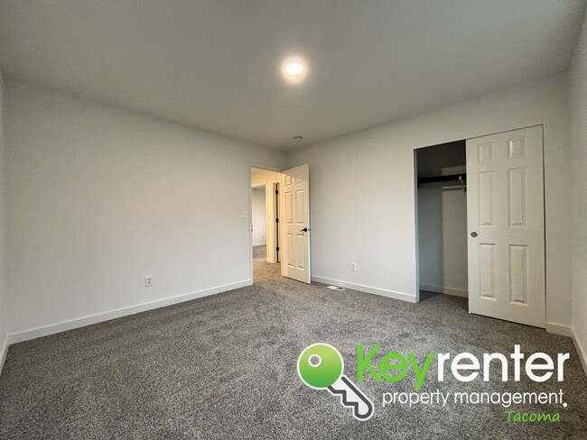 Building Photo - Beautiful 4 Bedroom 2.5 Bathroom Tacoma Home for Rent in Quiet Cul-De-Sac Community