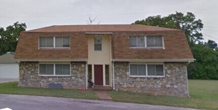 Building Photo - 2 Bedroom in Historical Gallatin!