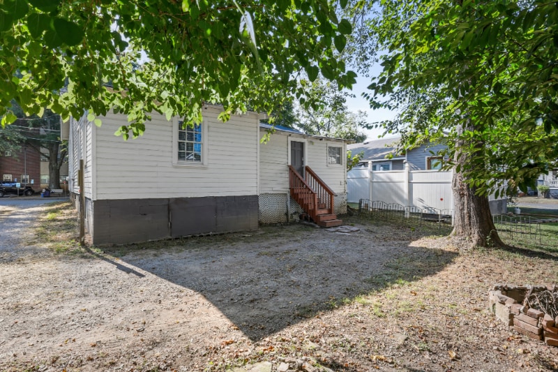 Building Photo - 818 Ave B