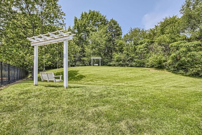 Building Photo - Welcome to this stunning, complete updated, 4-bedroom, 3.5-bath home