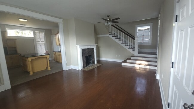 Building Photo - 2255 Laurel Ave