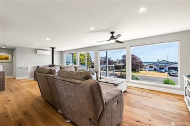 Building Photo - Gorgeous 5 Bedroom Home with Bayview - Bir...