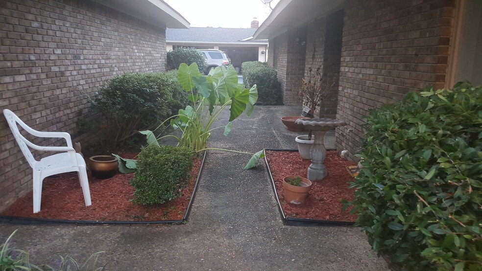 Building Photo - 2506 Sheffield Dr