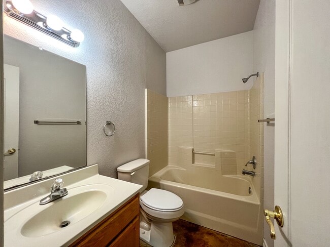 Building Photo - 1080 Rainbow Dr