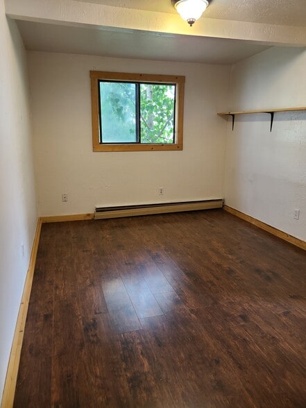 Building Photo - 500 1/2 Defoe St