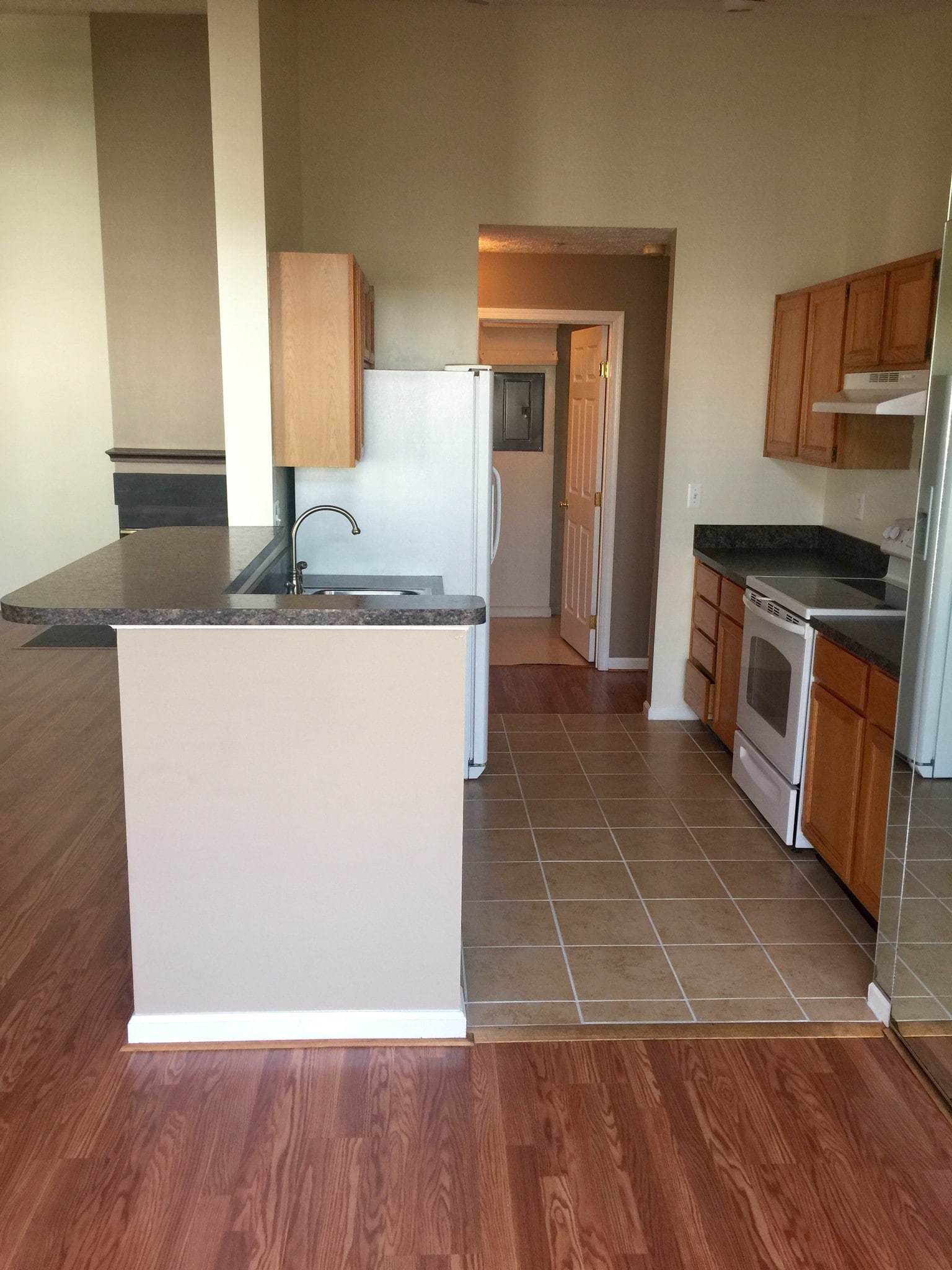 Building Photo - 5640 Wade Ct