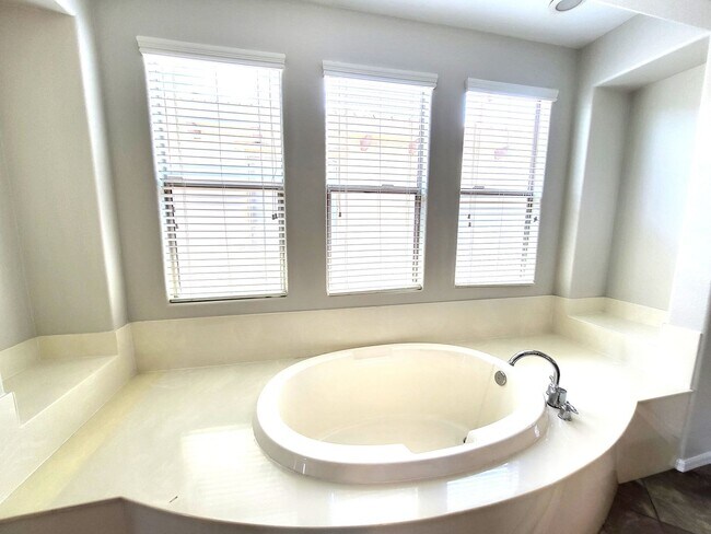 Building Photo - Guard Gated, Community Pool, Club House an...