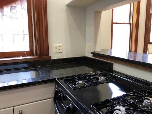 Building Photo - 389 Marlborough St