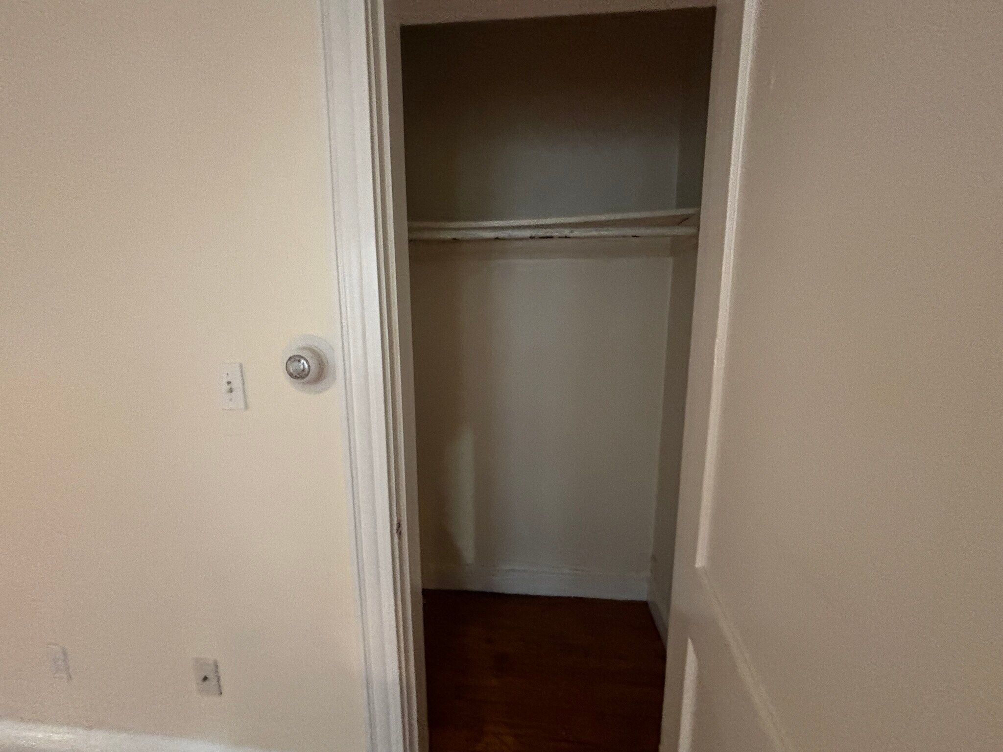 Building Photo - 208 Kelton St