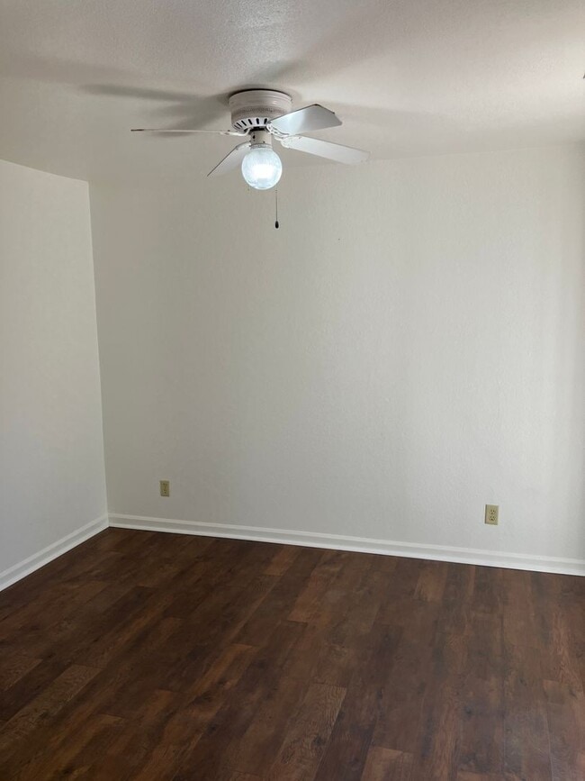 Building Photo - 825 Muscat Way