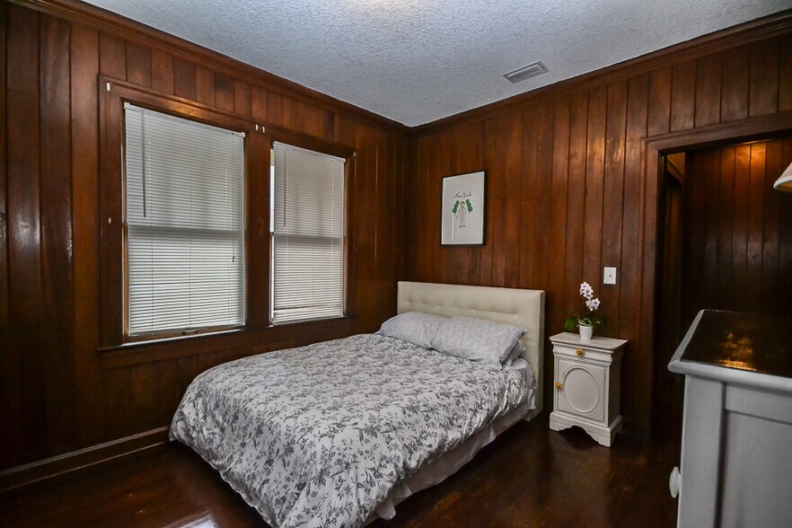 Building Photo - 4259 Saint Johns Ave
