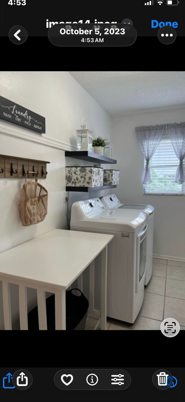 Building Photo - 1305 Woodstock Dr