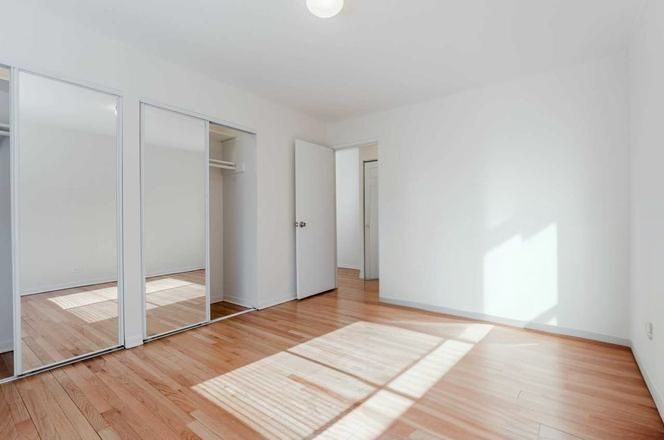 Building Photo - 424 W Oakdale Ave