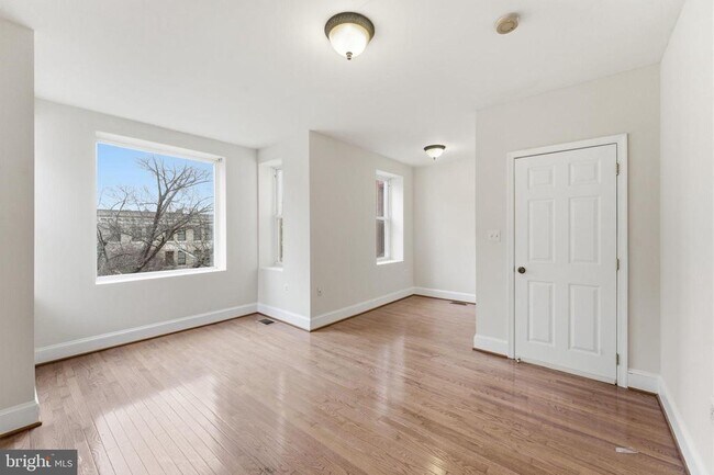 Building Photo - 1362 Irving St NW