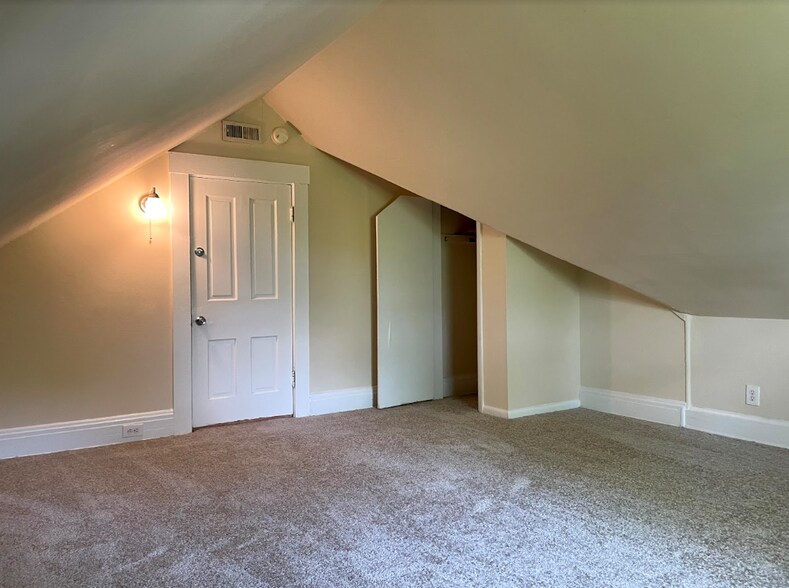 Building Photo - 2618 Eden Ave